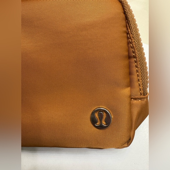Lululemon Everywhere Belt Bag – New With Tags - Picture 3 of 8